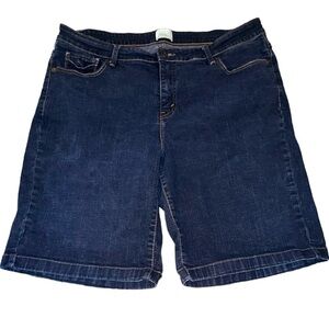 NWOT Levis San Francisco 512 Perfectly Slimming Shorts Size 20